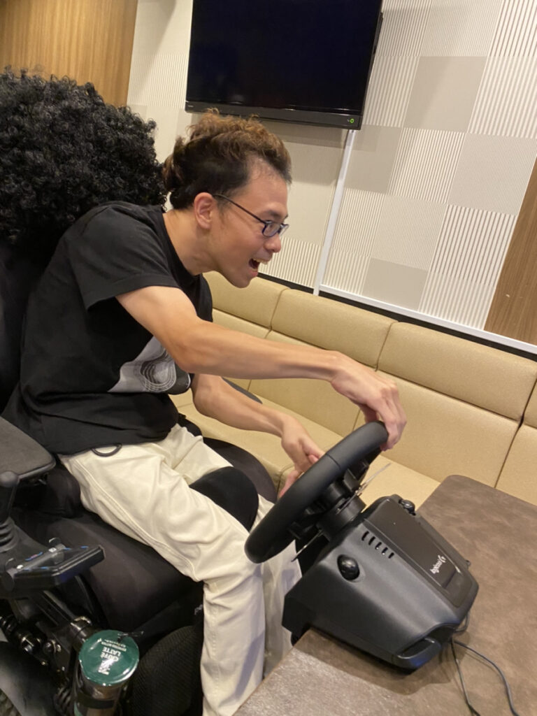車椅子ユーザーが初めてアイレーシングに挑戦